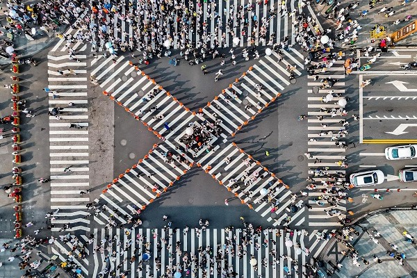 West Lake's 'human wall' volunteer service upgraded for 10th anniversary