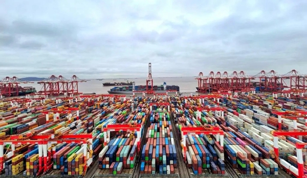 Shanghai Port achieves record container throughput