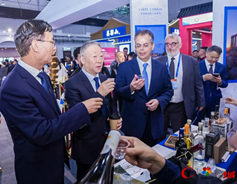 Greece shares flavor of top alcoholic exports at expo