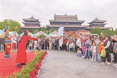 Shanxi tourism thrives during 'double festivals'