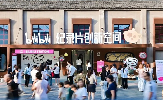 When purple clay pottery meets pop culture