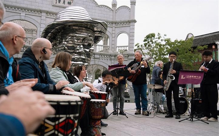 Musical flash mob celebrates 40 years of friendship with Bocholt