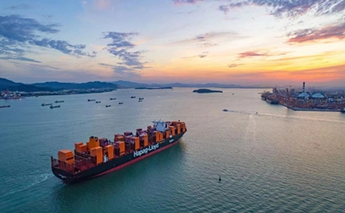 Xiamen Port opens new export route for inland new energy industry