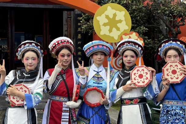 Intangible cultural heritage shines in Dali