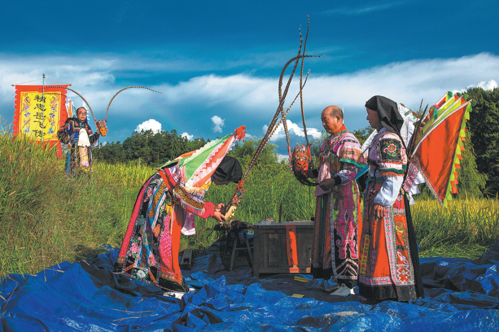 Guardians of an ancient migration