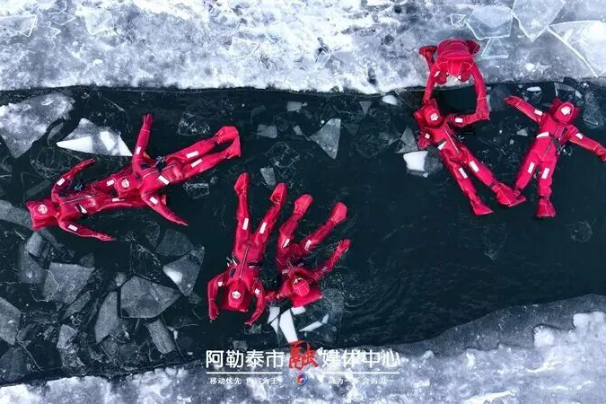 China's first ice-floating club opens in Xinjiang's Altay