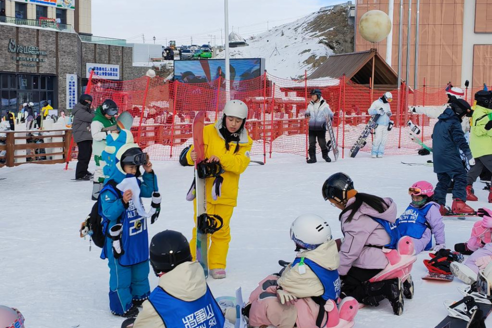 Schools' 'snow vacation' targets winter tourism