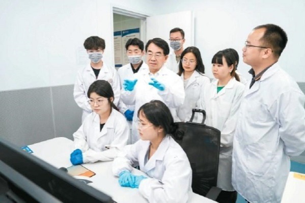 Xi'an research team achieves breakthrough in organic light-emitting transistors