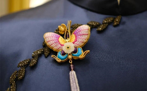 Quzhou frog buttons blend traditional crafts with modern creativity