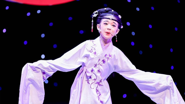 Young opera performer wins hearts and fans