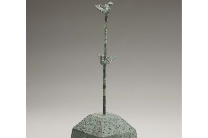 Bronze pole decorated with birds has mysterious functions