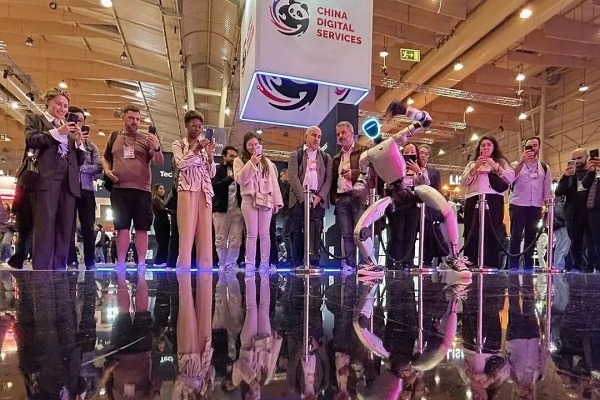 Chinese humanoid robots steal show at Portugal's global Web Summit