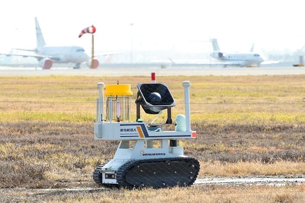 Hangzhou airport deploys China's first track-based bird-dispersal robot