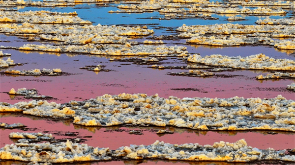 Ordos unveils spectacular Yellow River ice floe scenery