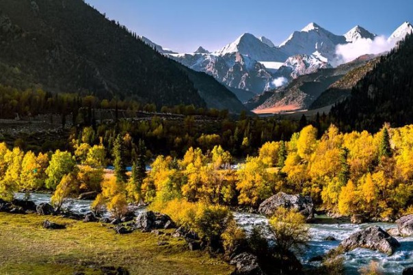 New transport links to open remote Xinjiang village to tourism