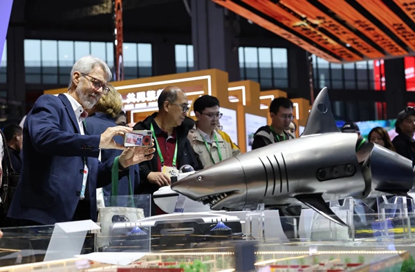 Shanghai expats engage with global innovations at 8th CIIE