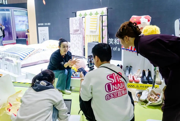 Livestreaming promotes global products from 8th CIIE to Chinese consumers