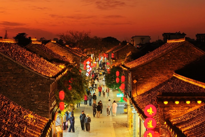 Ancient street night tour boosts winter night economy