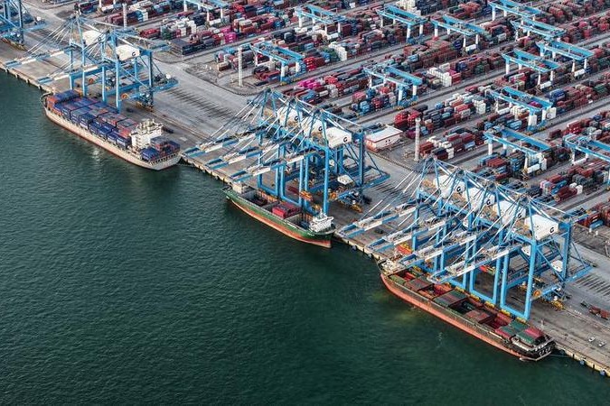 China to continue opening up its mega-market to world: premier