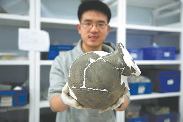 Clay seal reveals secrets of an ancient city