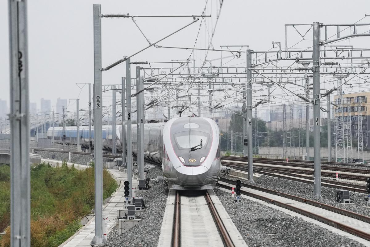China's self-developed technology advances its high-speed railways