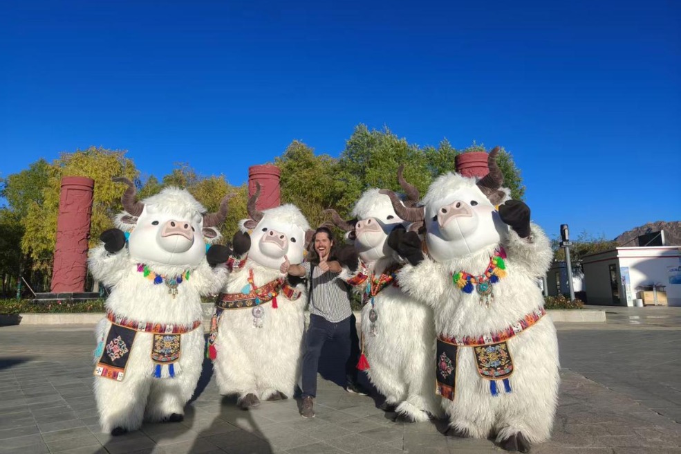 Lhasa's dancing yak mascots become online sensation
