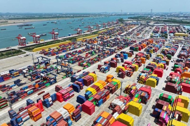 Shanghai exports soar to record high, fueled by new engines
