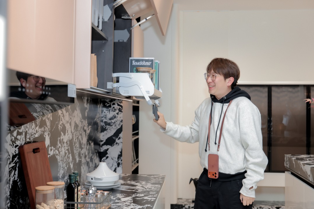 Media tour explores Xiamen's tech surge and smart manufacturing