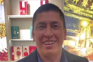 Envoy calls on Peruvian students to visit China