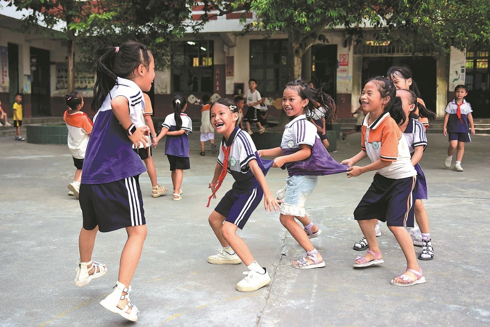 China further eases students' academic burden