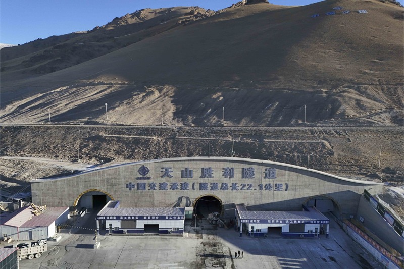 World's longest expressway tunnel to open to traffic in Xinjiang by year-end