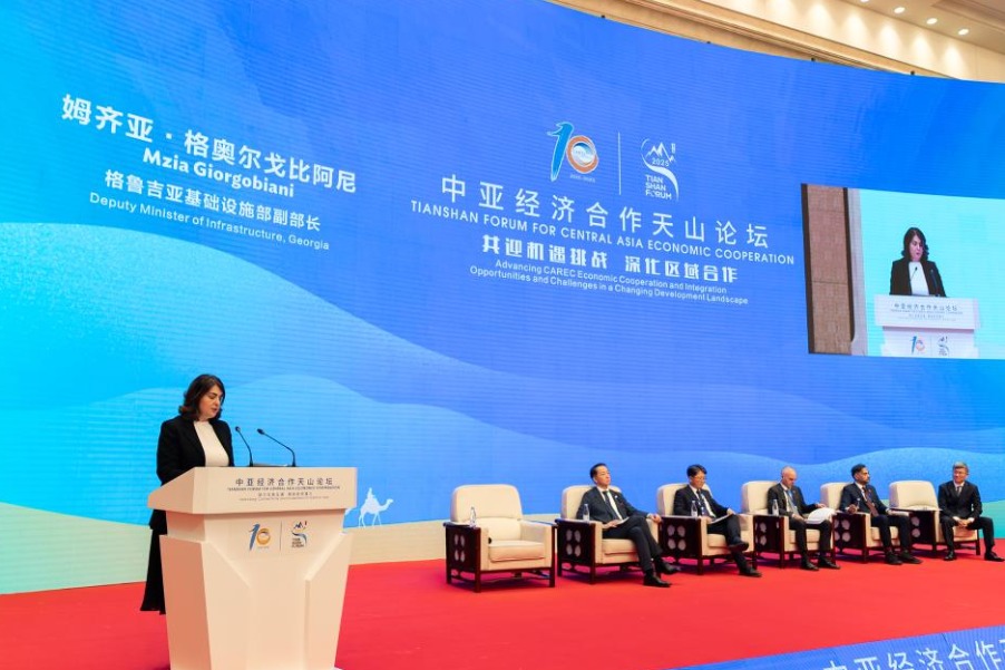 China's Xinjiang hosts regional forum to boost Central Asia links, trade