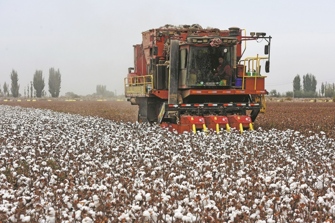 Mechanization, smart tech bolster Xinjiang's cotton