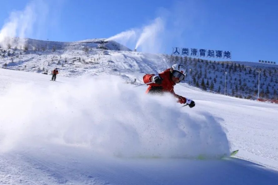 Students in Xinjiang's prestigious ski destination to embrace 1st 'snow break'