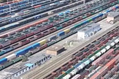 Two major Xinjiang railway ports see over 100,000 China-Europe freight train trips