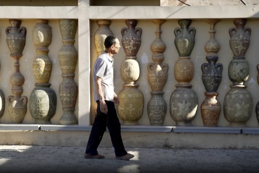 Traditional Kashgar pottery showcases Xinjiang's beauty