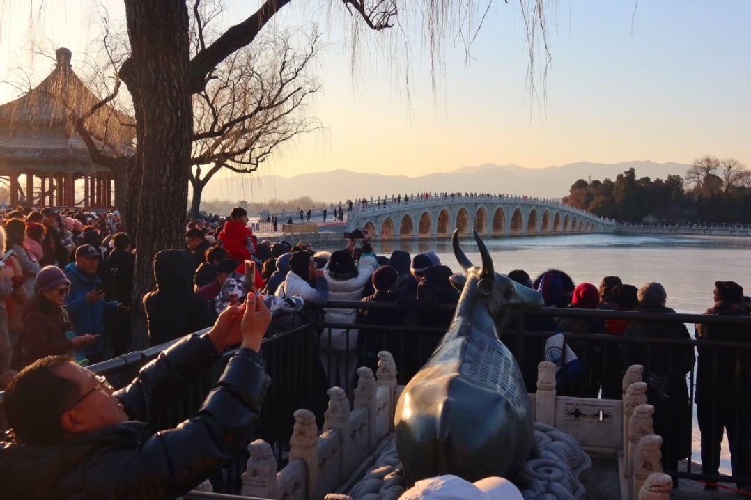 Winter solstice golden magic illuminates Beijing's 17-Arch Bridge