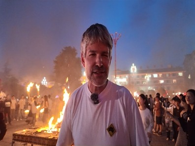 French visitor enjoys Torch Festival in Yunnan