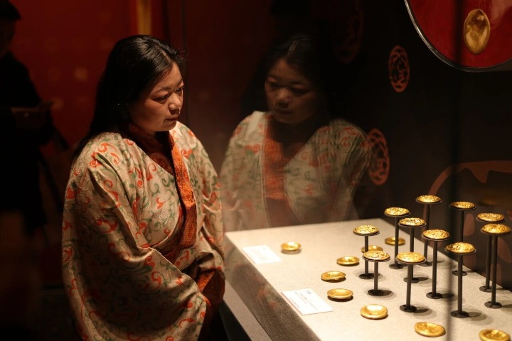 Treasures unearthed from tomb of the Marquis of Haihun stun Beijing visitors