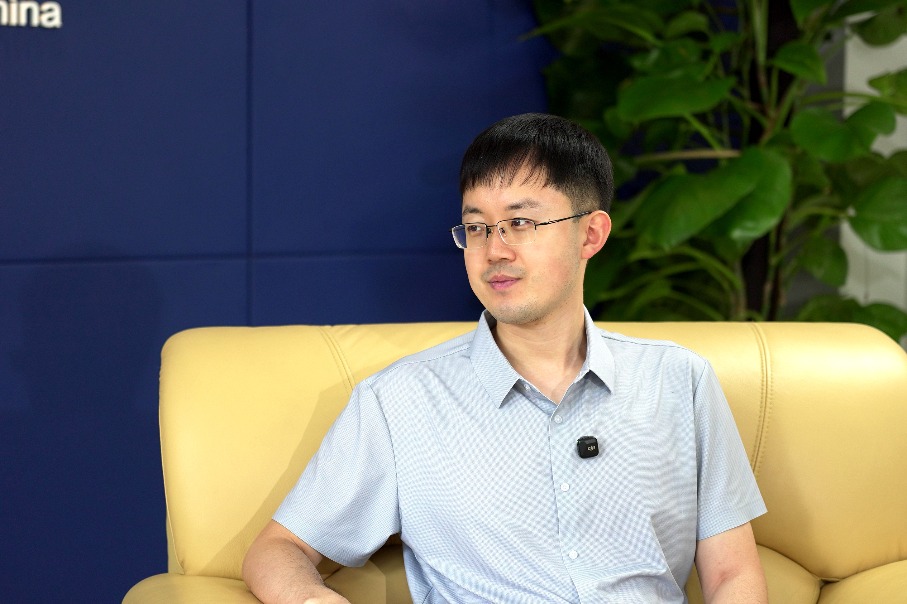 Expert: Foreign visitors shopping in China, with empty suitcases in and full luggage out