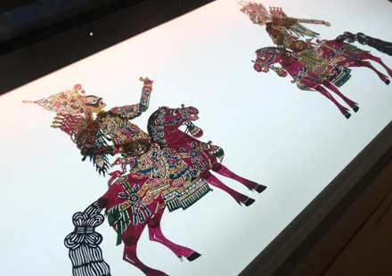 Unveiling stories behind shadow puppetry at Zhejiang exhibition