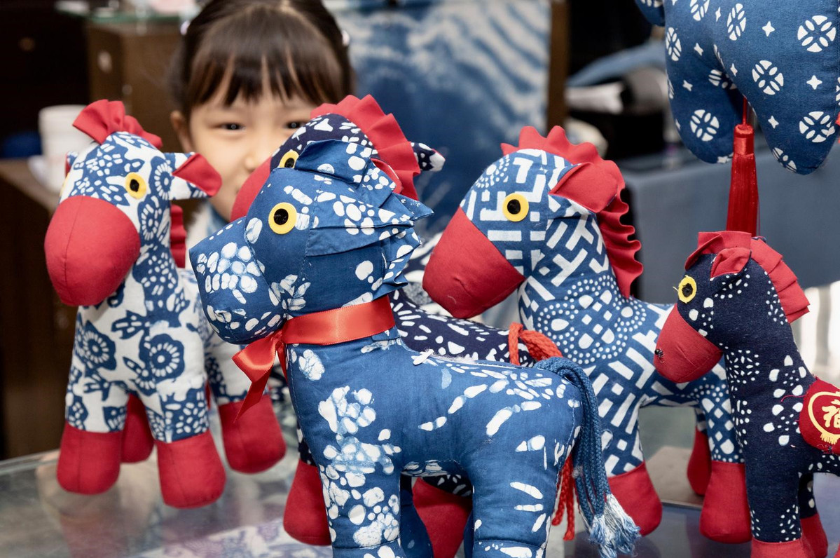 Nantong Blue Calico Museum unveils horse dolls for Spring Festival