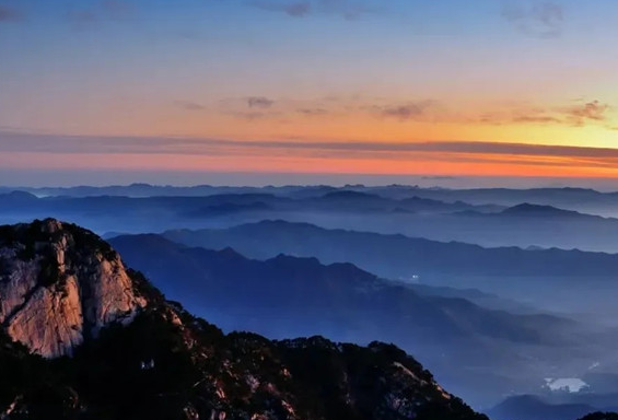 A winter canvas: Clouds, sunrise at Taishan Mountain