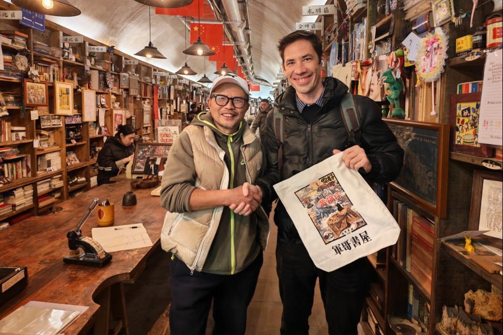 Chongqing's air-raid shelter-turned-bookstore becomes tourism touchstone