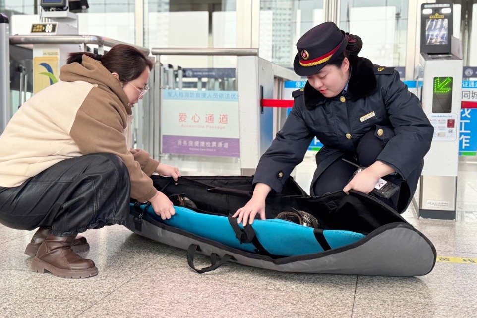Beijing-Zhangjiakou trains expand ski gear service
