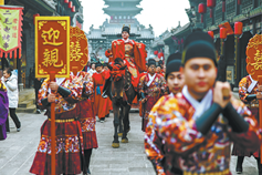 Chinese woman, British man marry in Ming-style ceremony