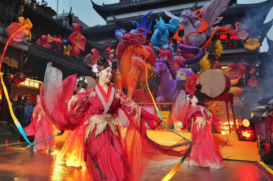 Annual lantern festival opens in Shanghai