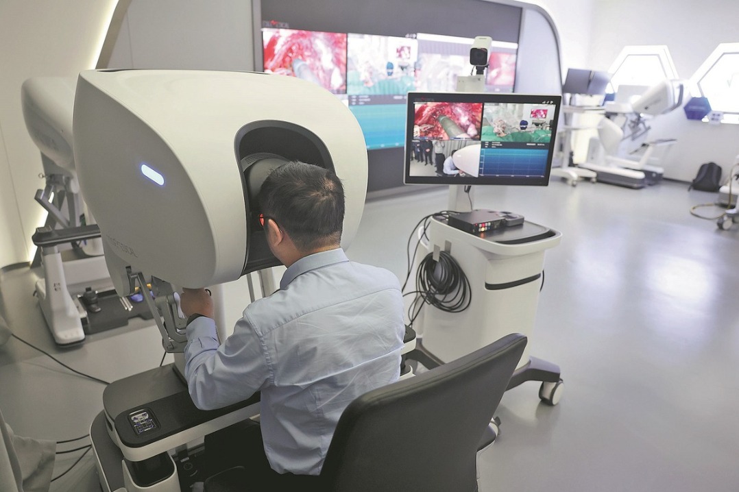 Chinese surgical robots operate in global theater