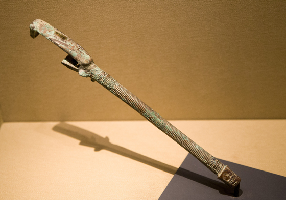 Ancient beast-mask patterned bronze handle resembles selfie stick