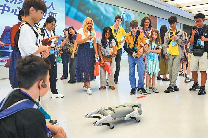 US delegation explores Wuhan's growing tech sector